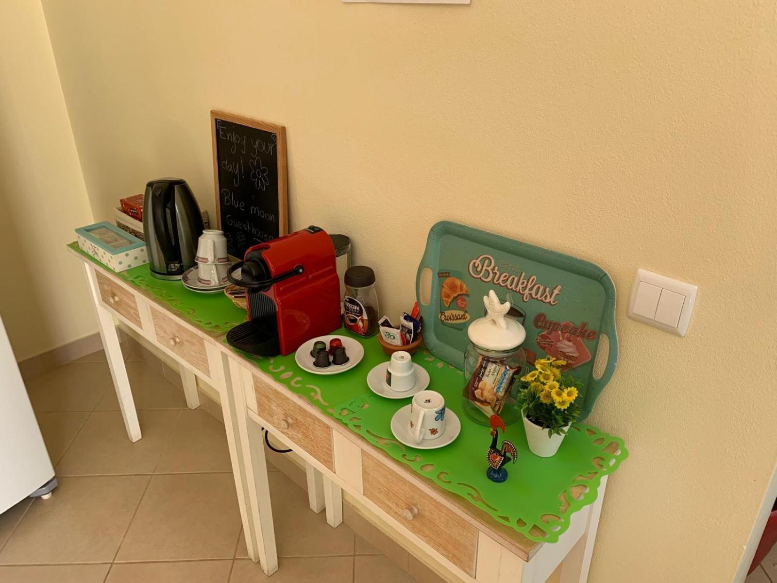 Blue Moon Guesthouse لاغوس المظهر الخارجي الصورة