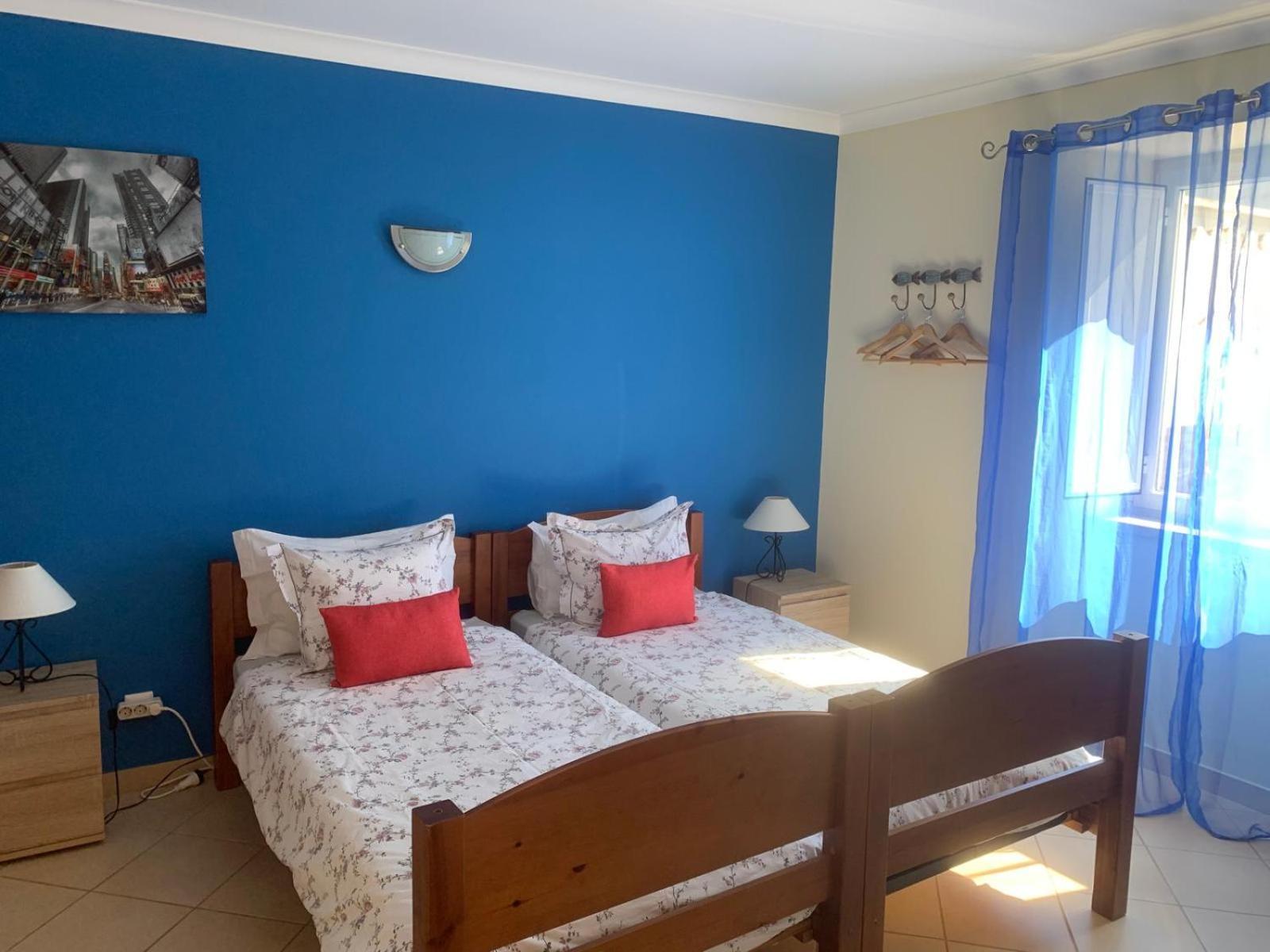 Blue Moon Guesthouse لاغوس المظهر الخارجي الصورة