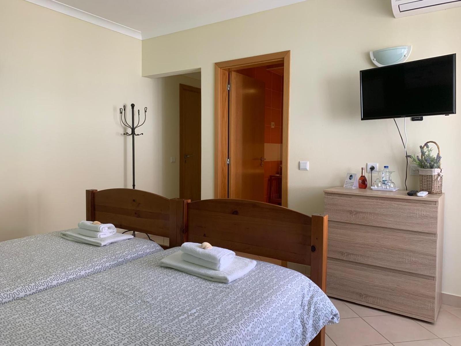 Blue Moon Guesthouse لاغوس المظهر الخارجي الصورة