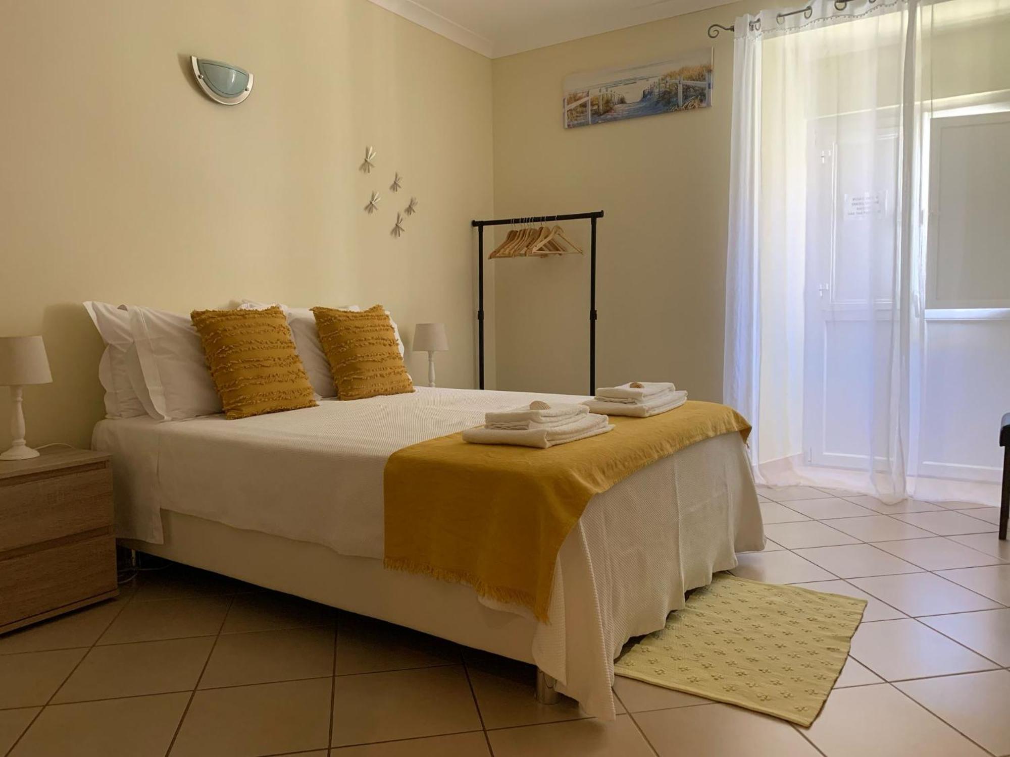 Blue Moon Guesthouse لاغوس المظهر الخارجي الصورة
