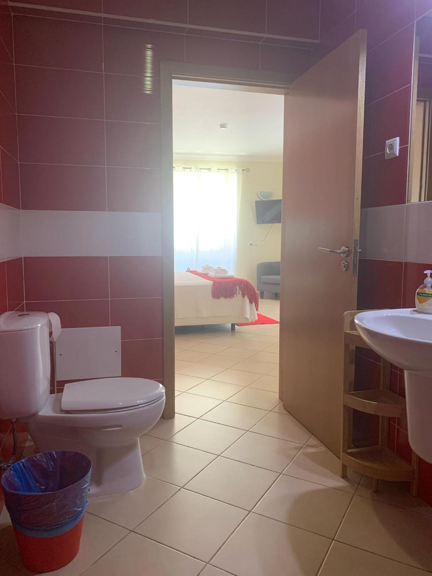Blue Moon Guesthouse لاغوس المظهر الخارجي الصورة